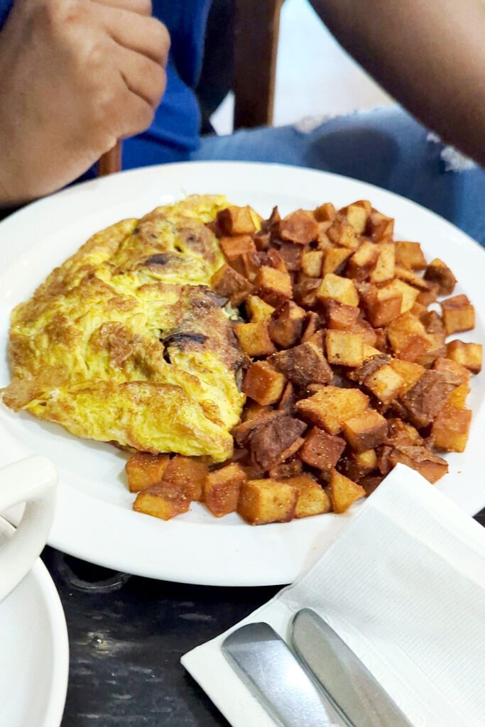 This is an image of Cafe Avalaun's gluten-free 3 egg omelet.