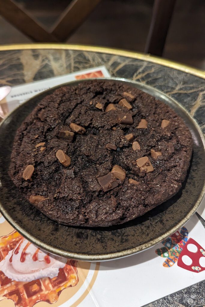 This is an image of the vegan gluten-free chocolate chip cookie from Aksum in Brussels, Belgium.